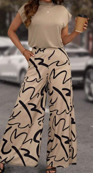 Sleeve Tee & Allover Print Wide Leg Pants